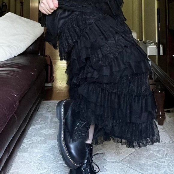 Maxi black frilled lace skirt - Picture 4 of 8